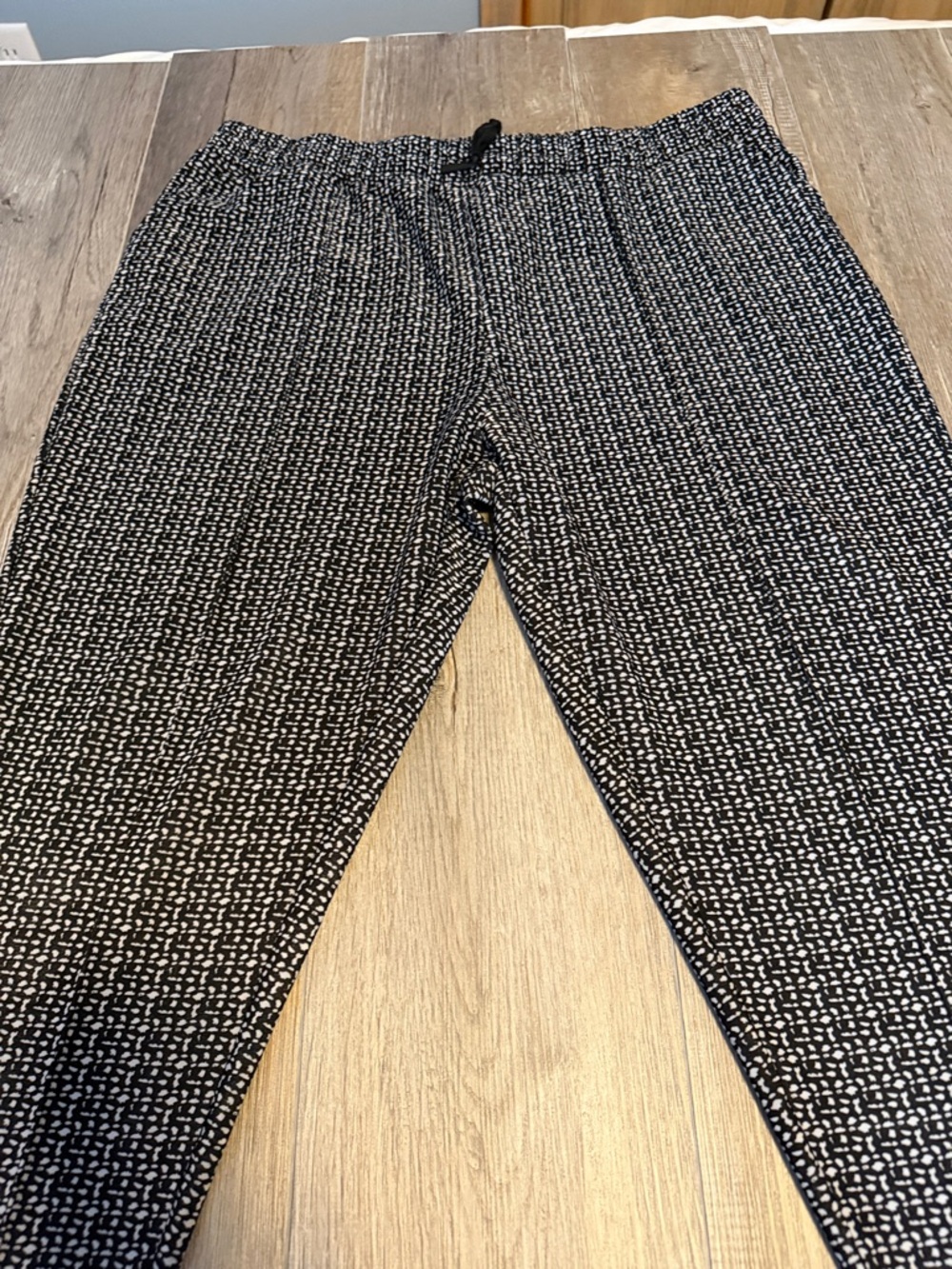 Coco + Carmen Black & White Knit Jogger Pants